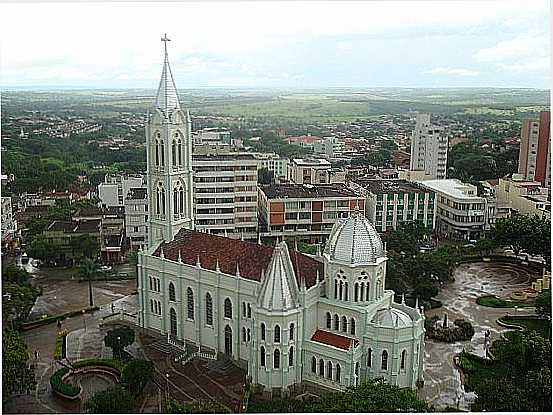 IGREJA DE N.SRA.DO BOM DESPACHO,VISTA DO ALTO, EM BOM DESPACHO-FOTO:WILSON FORTUNATO - BOM DESPACHO - MG