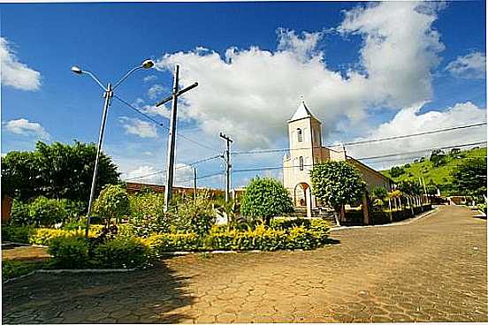 PRAA E IGREJA BOM JESUS-FOTO:SGTRANGEL  - BOM JESUS DA CACHOEIRA - MG