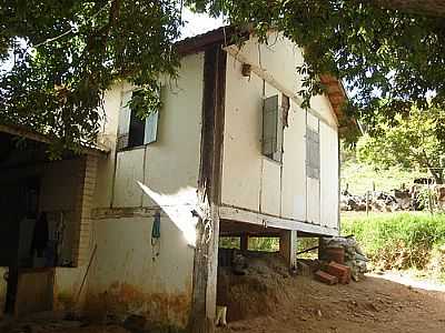 CASA REA RURAL-FOTO:NICEGUES  - BOM PASTOR - MG