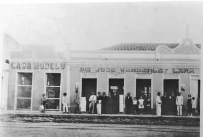 CASA MODELO DCADA DE 1940, POR ROSAURA MARIA MARTINS METZKER MENDES - BOM SUCESSO - MG