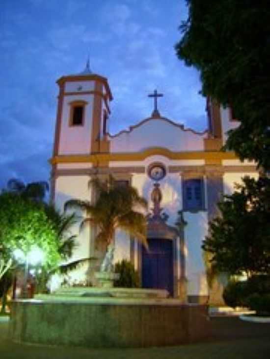 PRAA E IGREJA-FOTO:ANDR LUS VIEIRA  - BOM SUCESSO - MG