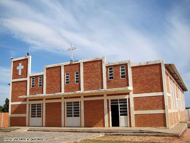 BONITO DE MINAS-MG-IGREJA DO DIVINO PAI ETERNO-FOTO:VICENTE A. QUEIROZ - BONITO DE MINAS - MG