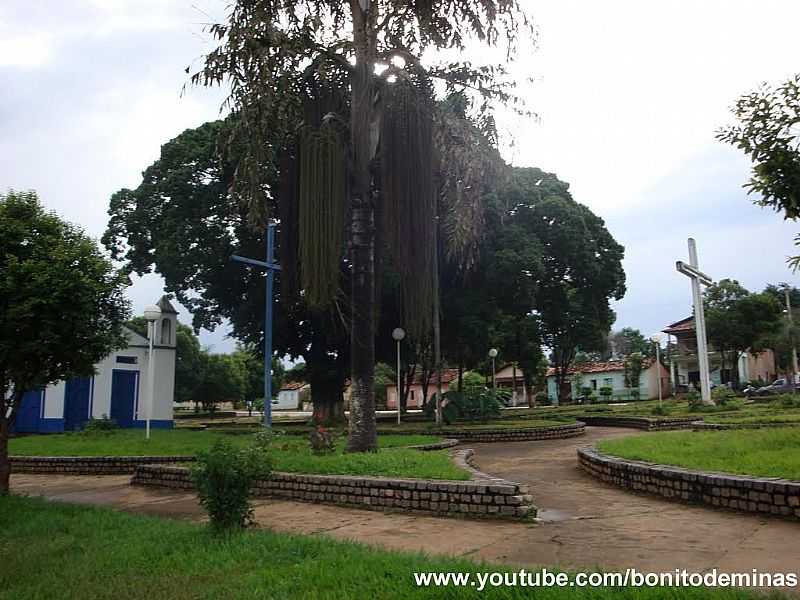 BONITO DE MINAS-MG-PRAA DA MATRIZ-FOTO:DENES MELO - BONITO DE MINAS - MG