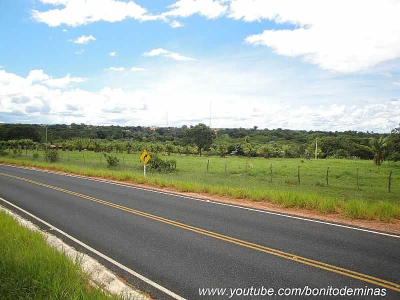 BONITO DE MINAS-MG-RODOVIA CHEGANDO NA CIDADE-FOTO:DENES MELO - BONITO DE MINAS - MG