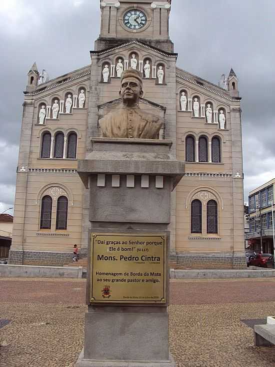 BORDA DA MATA-MG-BUSTO DO MONS.PEDRO CINTRA EM FRENTE  BASLICA DE N.SRA.DO CARMO-FOTO:ALSIBIM - BORDA DA MATA - MG