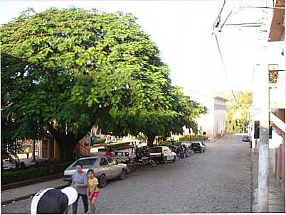 PRAA CAPITO VILELA - BRS PIRES, POR HENRIQUE TOMITA - BRS PIRES - MG