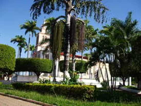 PRAA E IGREJA MATRIZ-FOTO:FAGUIAR - BRASLIA DE MINAS - MG