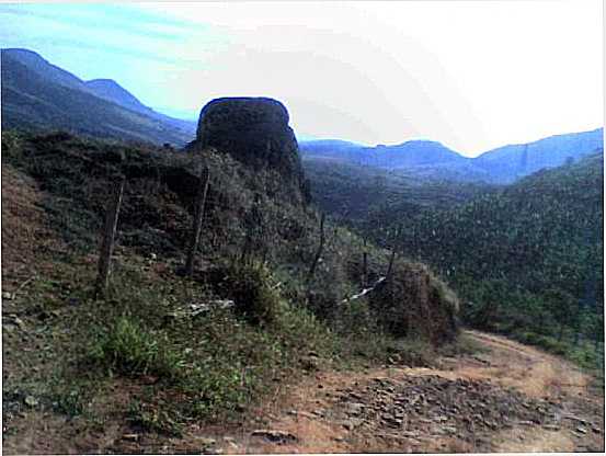 PEDRA NO BAIRRO CRUZ VERA-FOTO:JOO VITOR CARVALHO - BRAZPOLIS - MG