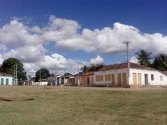 PRAA MATRIZ EM FRENTE A IGREJA NOSSA SENHORA DO AMPARO PAUCO DE GRANDES EVENTOS CULTURAIS DE NOSSA REGIAO ENTRE ELES DESTACA-SE A CAVALHADA., POR THIAGO PINHEIRO DE ARAUJO - BREJO DO AMPARO - MG