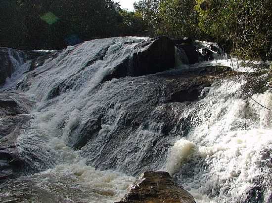 CACHOEIRA DO SOSSEGO EM BUENO BRANDO-MG-FOTO:ERNANDES C SANTOS - BUENO BRANDO - MG