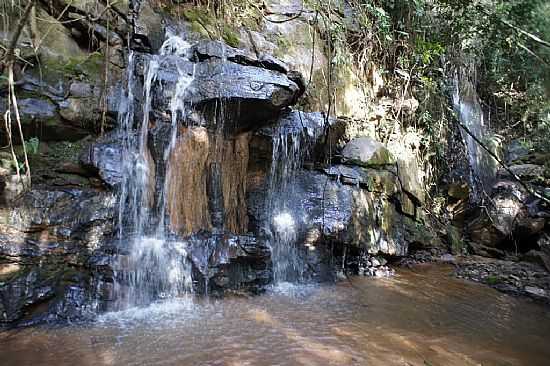 CACHOEIRA DO SOSSEGO EM BUENO BRANDO-MG-FOTO:ERNANDES C SANTOS - BUENO BRANDO - MG