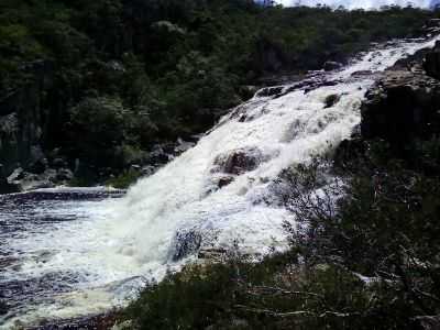 CACHOEIRA EM CURIMATA EM BUENOPOLISMG, POR CELIA CRISTINA DOS SANTOS - BUENPOLIS - MG