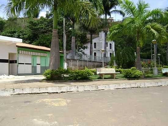 PRAA DA IGREJA EM BUGRE-FOTO:GUSTAVO STURZENECKER - BUGRE - MG