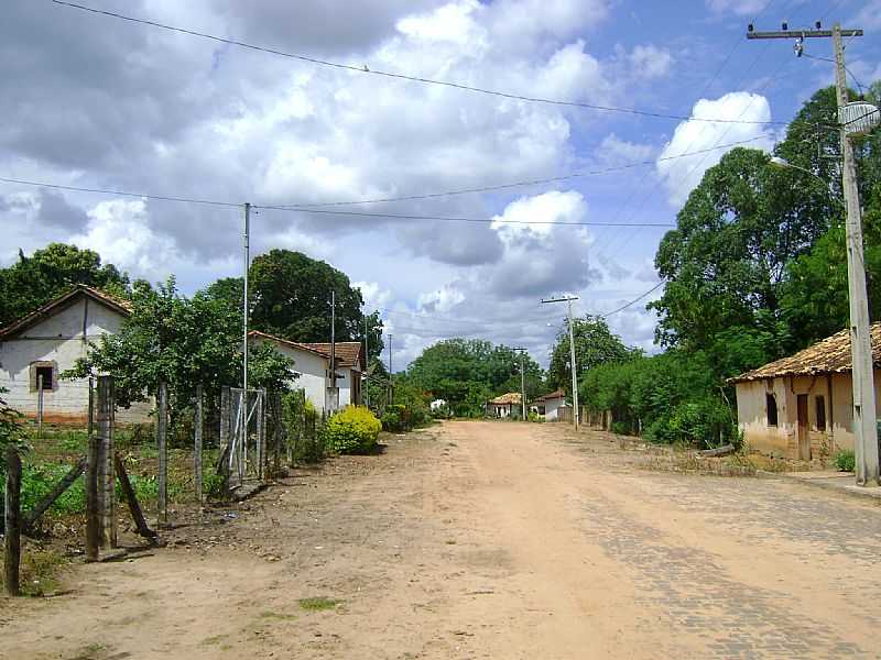 CAATINGA-MG-RUA DO DISTRITO-FOTO:DENIS CONRADO - CAATINGA - MG