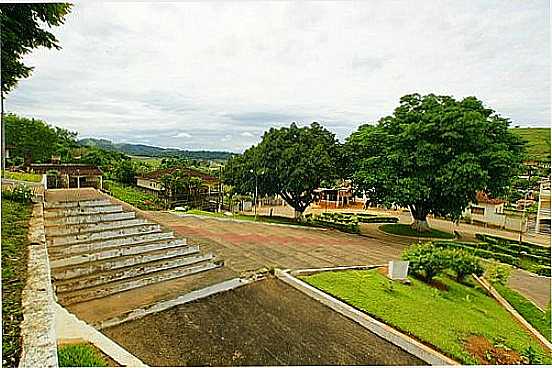 ESCADARIAS DA IGREJA E PRAA OLAVO CARLOS DOS SANTOS-FOTO:SGTRANGEL  - CACHOEIRA ALEGRE - MG