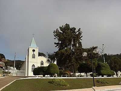 IGREJA MATRIZ-FOTO: A.PADUAROCHA - CAJURI - MG