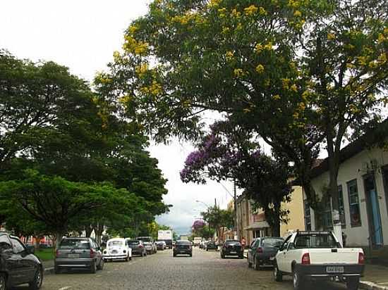 CALDAS-MG-RUA CENTRAL-FOTO:JOANNIS MIHAIL MOUDA - CALDAS - MG