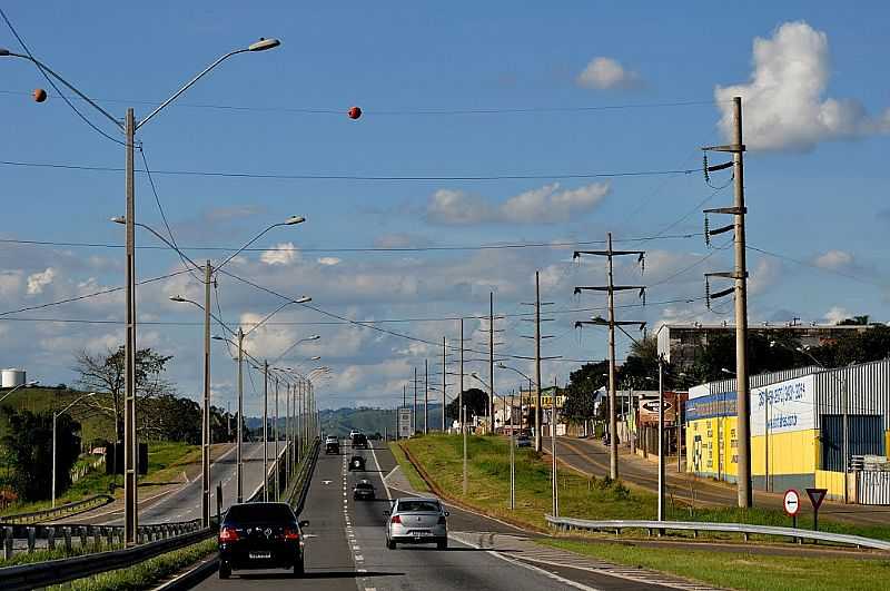 CAMBU-MG-ENTRANDO NA CIDADE-FOTO:IZEKAMPUS - CAMBU - MG