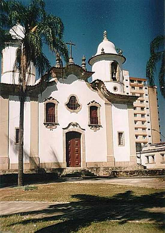 IGREJA MATRIZ DE CAMPO BELO-MG-FOTO:MONTANHA - CAMPO BELO - MG