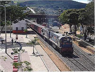 LINHA FERROVIRIA-FOTO:CASA DE TRLEI  - CAMPOS ALTOS - MG