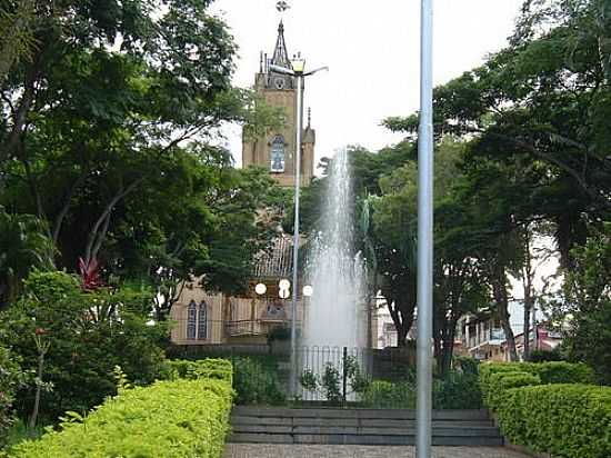 PRAA E IGREJA MATRIZ-FOTO:MONTANHA - CAMPOS GERAIS - MG