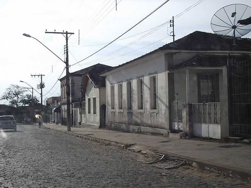 CANA VERDE-MG-CASARIO EM RUA CENTRAL-FOTO:ROGRIO SANTOS PEREIRA - CANA VERDE - MG