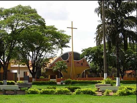 IGREJA MATRIZ DE N.S.DE FTIMA-FOTO:RAPHAEL MACEDO  - CANPOLIS - MG