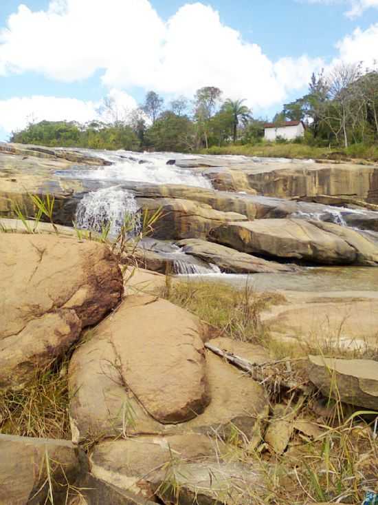 CACHOEIRA, POR PATRICIA BARBOZA - CANDEIAS - MG