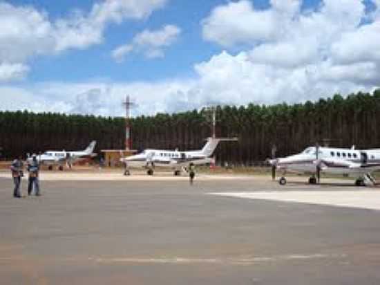 AEROPORTO-FOTO:GILDAZIO FERNANDES [PANORAMIO] - CAPELINHA - MG