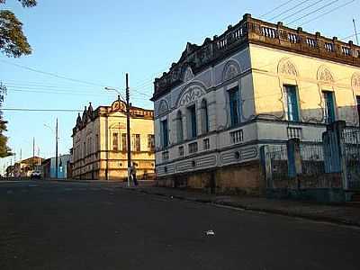 CASAS ANTIGAS POR ALEXANDRE BONACINI - CAPETINGA - MG