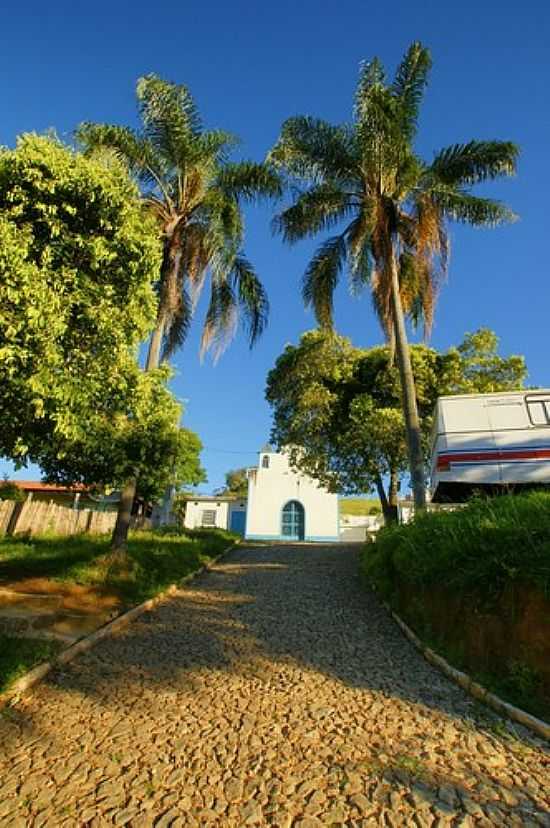 MORRO DE ACESSO  IGREJA DE SO JOS-FOTO:SGTRANGEL - CAPETINGA - MG