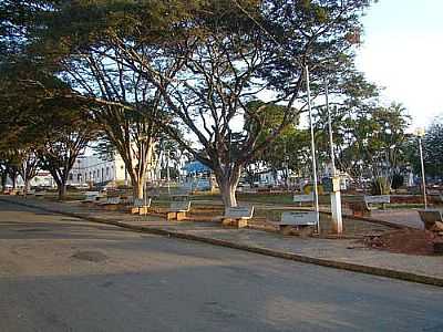 PRAA DA MATRIZ POR ALEXANDRE BONACINI - CAPETINGA - MG