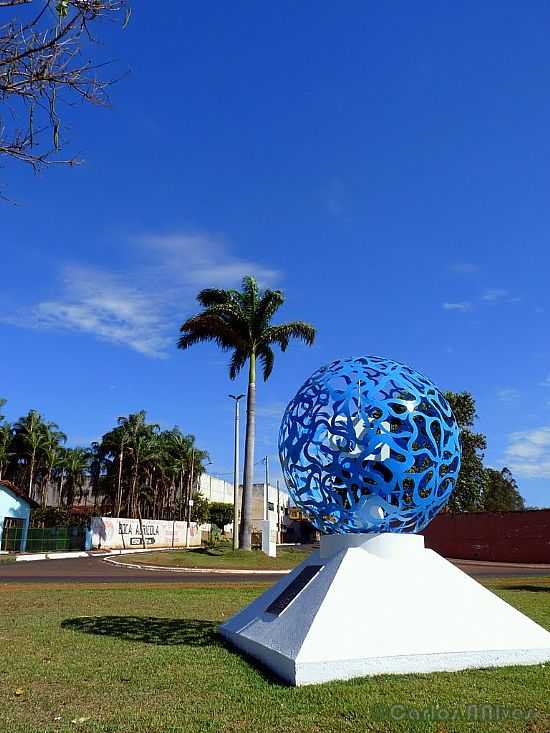 CAPINPOLIS-MG-MONUMENTO AOS 56 ANOS DA CIDADE-FOTO:CARLOS ALBERTO ALVES - CAPINPOLIS - MG