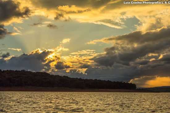 POR DO SOL NO LAGO DE FURNAS, POR LUIZ D S COELHO - CAPITLIO - MG