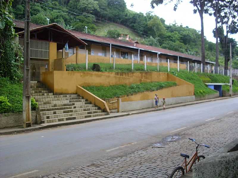 ESCOLA NASCIMENTO LEAL - CARANGOLA - MG