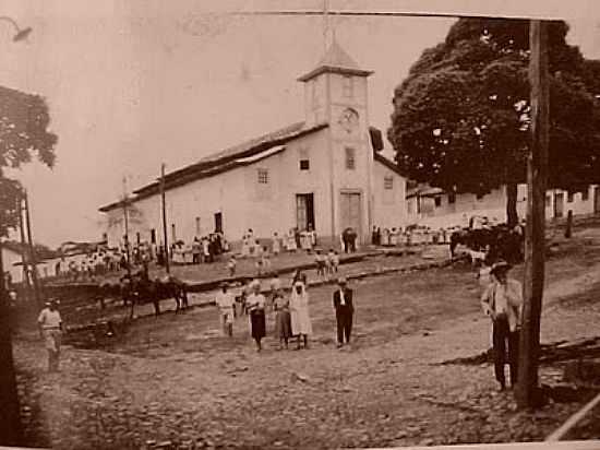 CARBONITA-MG- MATRIZ DO SAGRADO CORAO DE JESUS EM 1937-FOTO:CARBONITA.BLOGSPOT.COM.BR - CARBONITA - MG