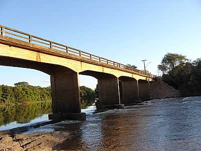 PONTE SOBRE O RIO SAPUCA-FOTO:NARDINHO - CAREAU - MG