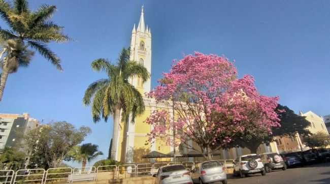IGREIJA MATRIZ DE NOSSA SENHORA DO CARMO, POR AIRES RODNEY - CARMO DO CAJURU - MG