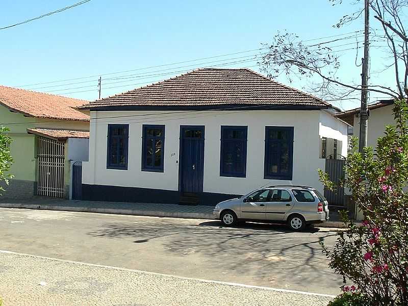 CARMPOLIS DE MINAS-MG-CASARO COLONIAL-FOTO:MONTANHA - CARMPOLIS DE MINAS - MG