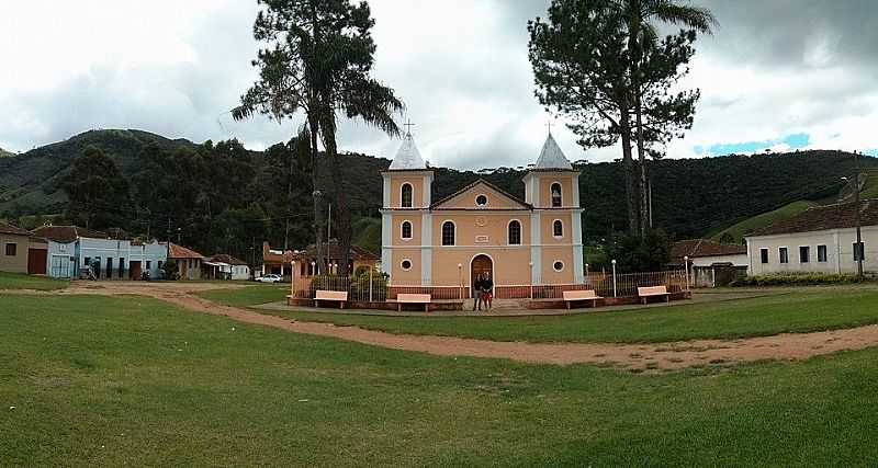 IGREJA NO POVOADO DOS FRANCESES - CARVALHOS - MG