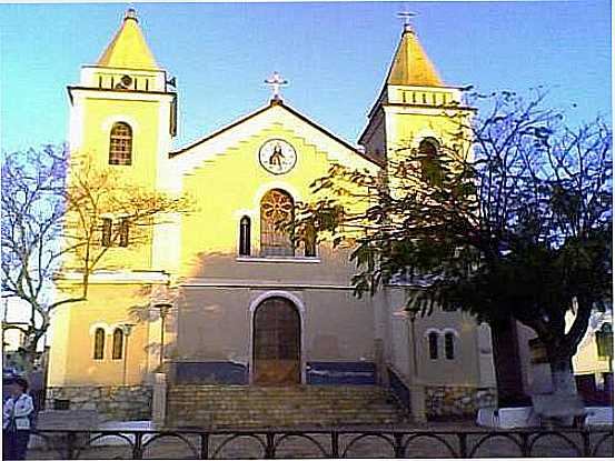 IGREJA DO SAGRADO CORAO-FOTO:LUIZ AUGUSTUS DE F C [PANORAMIO] - CARVALHOS - MG