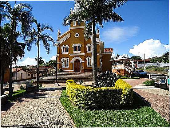 CASCALHO RICO-MG-PARQUIA E PRAA-FOTO:ANIVALDO GONALVES - CASCALHO RICO - MG