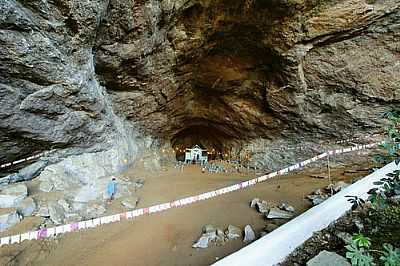 INTERIOR DA GRUTA DA PEDRA SANTA-FOTO:SGTRANGEL  - CATUN - MG