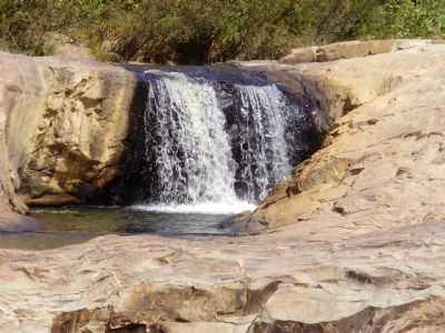 CACHOEIRA, POR BRUNO HENRIQUE BRITO - CATUNI - MG
