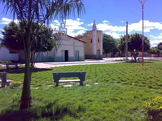 PRAA E IGREJA BOM JESUS-FOTO:RICARDO LOUZADA - CATUTI - MG