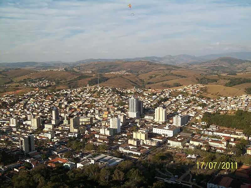 CAXAMBU-MG-A CIDADE VISTA  PARTIR DO MORRO CAXAMBU-FOTO:JOSUE MARINHO - CAXAMBU - MG