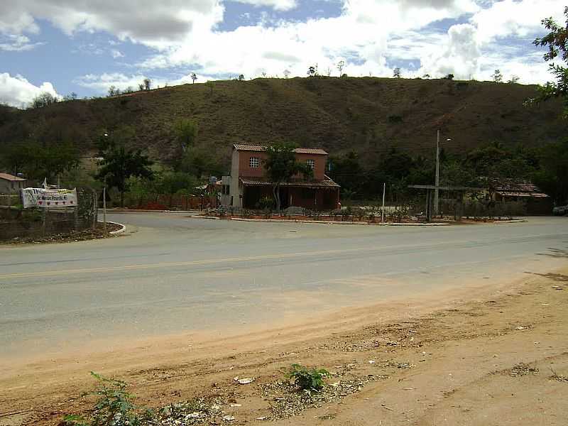 CENTRAL DE SANTA HELENA-MG-TREVO DE ACESSO-FOTO:GUSTAVO STURZENECKER MOREIRA - CENTRAL DE SANTA HELENA - MG