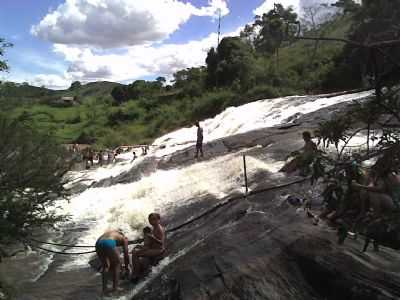 CACHOEIRA DOS MENEZES, POR ALEX HUNGRIA - CHCARA - MG