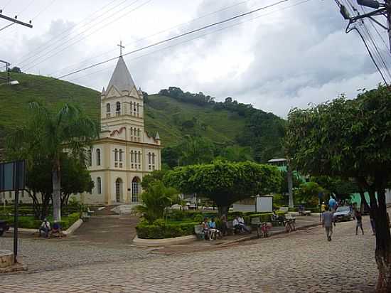 PRAA E IGREJA-FOTO:ELPDIO JUSTINO DE A [PANORAMIO] - CHAL - MG