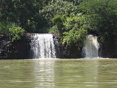 PEQUENA CACHOEIRA DE UM AFLUENTE DO RIO PARANAIBA-CHAVESLANDIA MG POR JAIRO JUNIOR - CHAVESLNDIA - MG